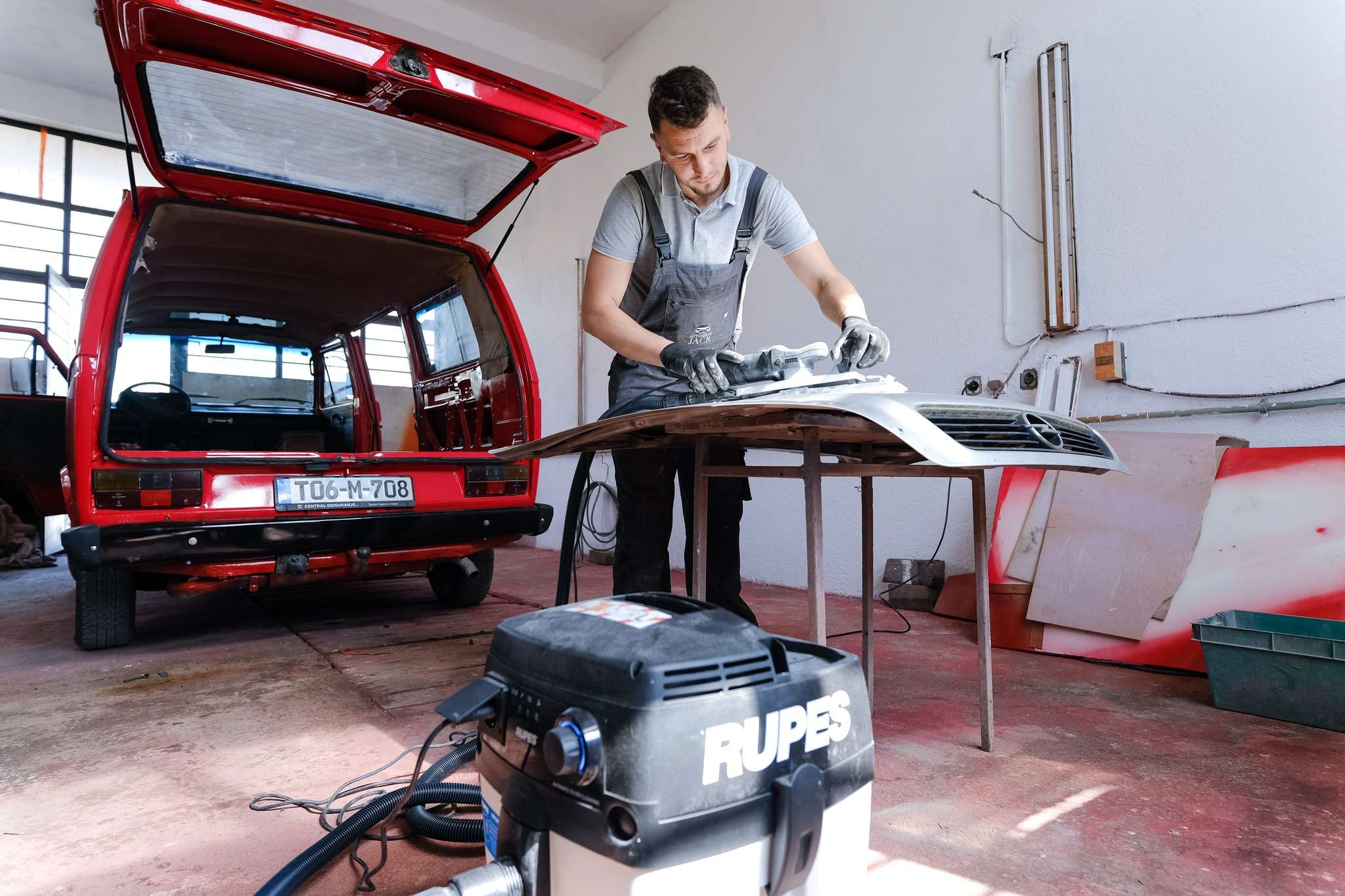 Kenan Hasagić starim automobilima daje novu šansu
